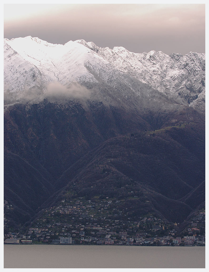 Cannobio
Blick von Caviano über den See nach Cannobio, Morgens nach Schneefall im Dämmerlicht
Schlüsselwörter: Caviano, Cannobio,