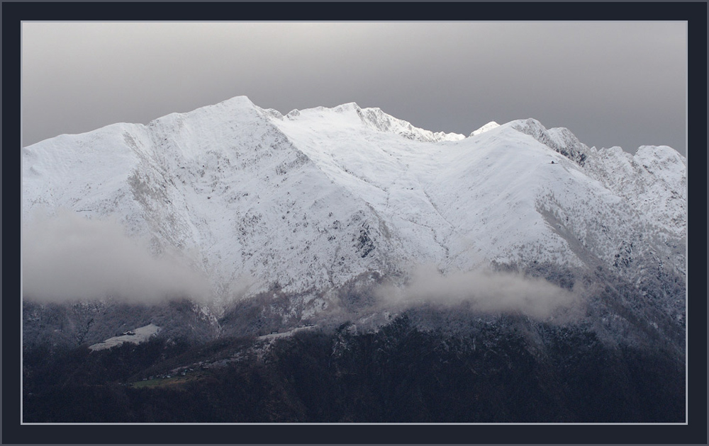 Schneefall im Frühling
Vis a Vis von Caviano
Schlüsselwörter: Caviano, Schneeberge