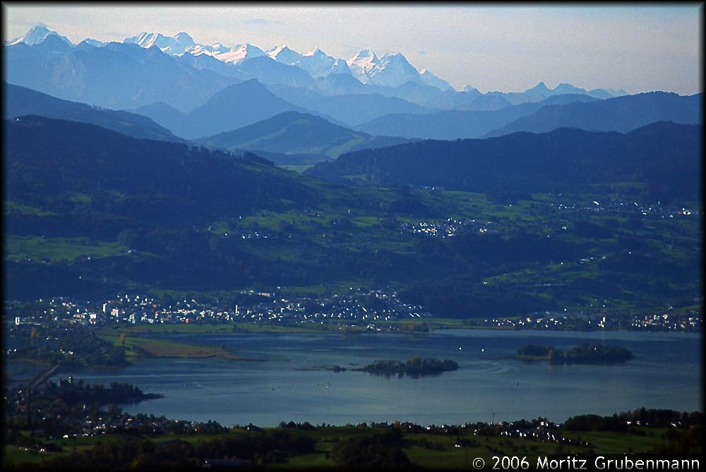Zürichsee mit Ufenau und Lützelau
Vom Bachtel aus...
Schlüsselwörter: Ufenau, lützelau, Zürisee, Bachtel