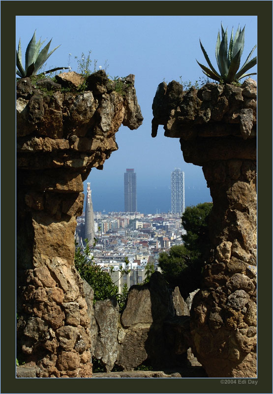 Park Güell
Blick auf die Sacrada Familia von Gaudi
Schlüsselwörter: Sacrada Familia, Antonia Gaudi, Barcelona, Espana, Spanien, Spain, Park Güell