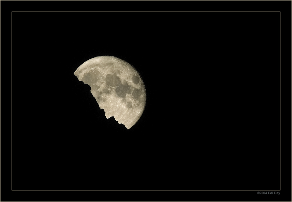 Mondaufgang
im Val d'Anniviers, Wallis am 1. August 2004, 23:26 von Grimenz aus gesehen
Schlüsselwörter: Mond