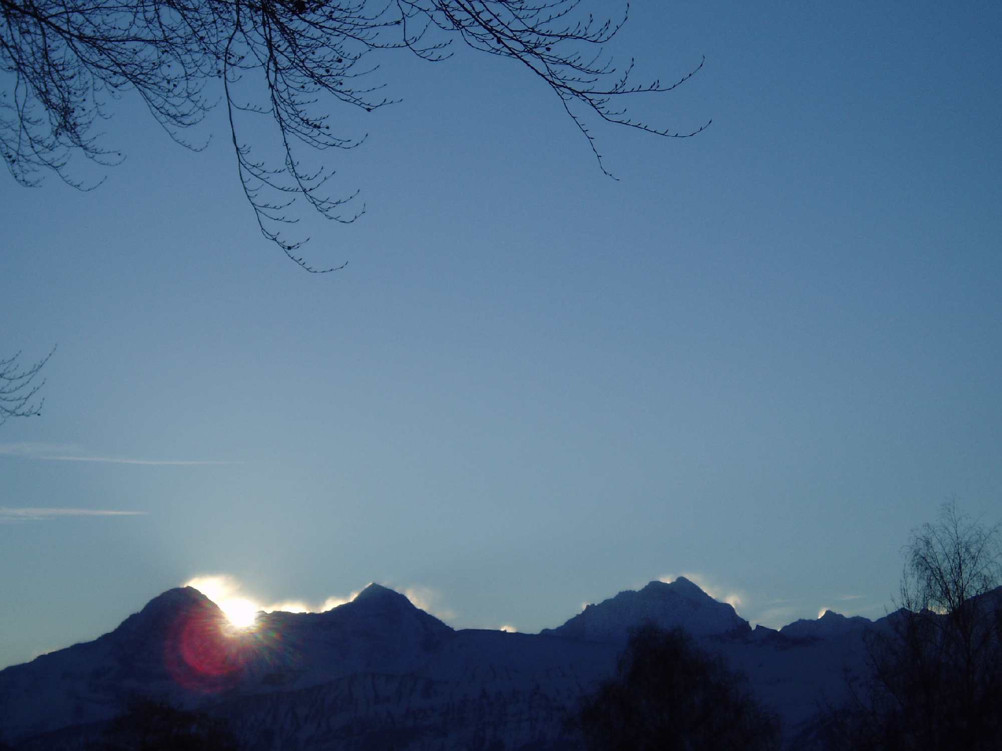 Vom Aufgang der Sonne...
bis zu ihrem Niedergang, sei gelobt der Name des Herrn!
(Morgenstimmung von meinem Zuhause aus...)
