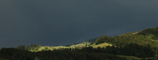 Spotlight
Homberg im Abendlicht vor Gewitter
Schlüsselwörter: Gewitter, Abend, Licht