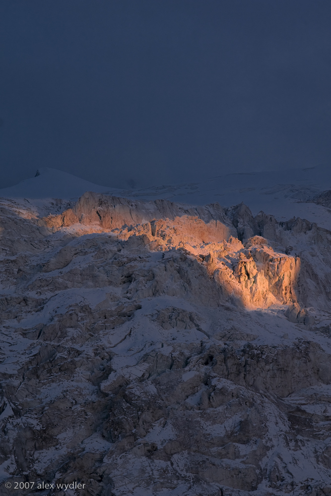 glacier de moiry
die abendsonne drückte für einen kurzen moment durch die wolkendecke.
